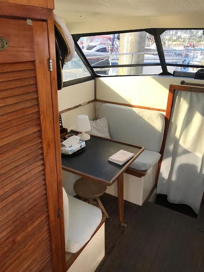 Botel Bateau A Quai De 2 Cabines Hotel Trebeurden