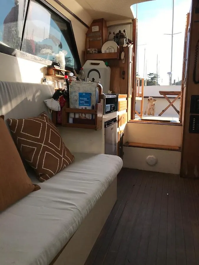 Bateau A Quai De 2 Cabines Hotel Trebeurden France